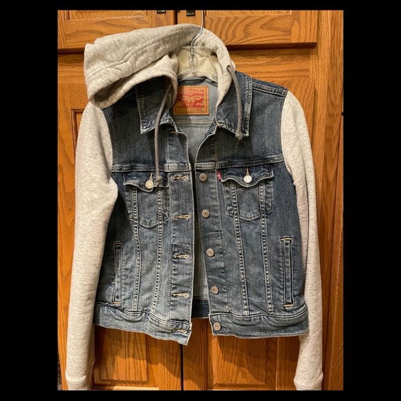 Levi’s Hooded Jean Jacket size small